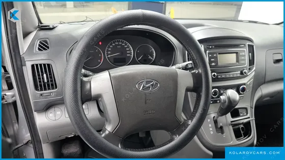 HYUNDAI STAREX VAN 3-SEATER