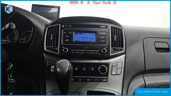 HYUNDAI STAREX VAN 3-SEATER
