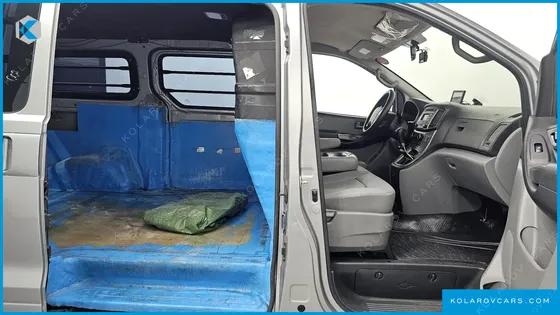 HYUNDAI STAREX VAN 3-SEATER