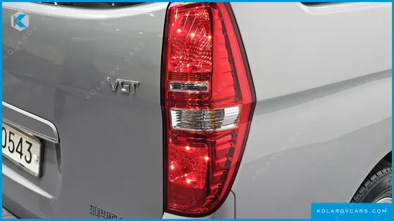HYUNDAI STAREX VAN 3-SEATER