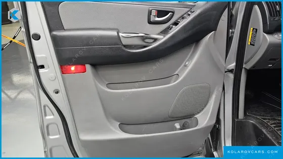 HYUNDAI STAREX VAN 3-SEATER