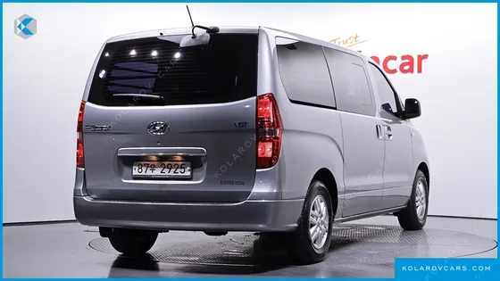 HYUNDAI STAREX VAN 5-SEATER