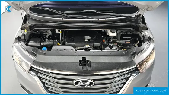 HYUNDAI STAREX VAN 5-SEATER