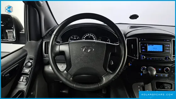 HYUNDAI STAREX VAN 5-SEATER