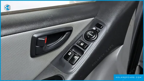 HYUNDAI STAREX VAN 5-SEATER