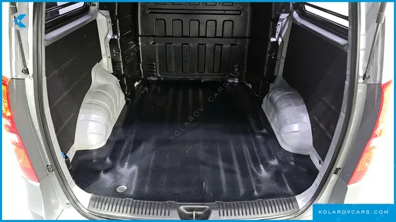 HYUNDAI STAREX VAN 5-SEATER