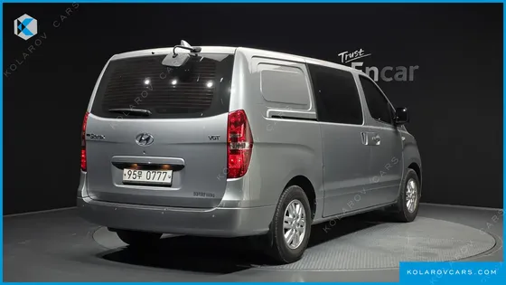HYUNDAI STAREX VAN 5-SEATER