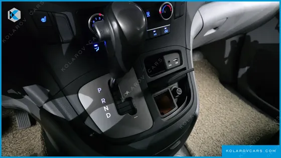 HYUNDAI STAREX VAN 5-SEATER