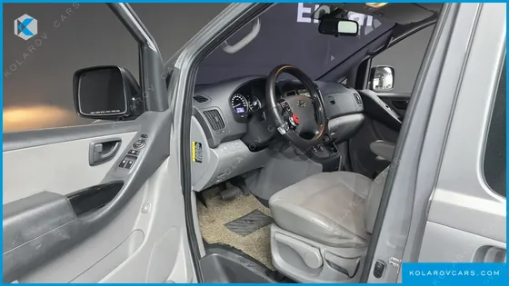 HYUNDAI STAREX VAN 5-SEATER