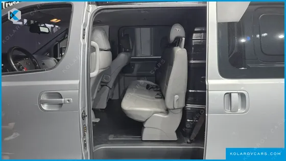 HYUNDAI STAREX VAN 5-SEATER