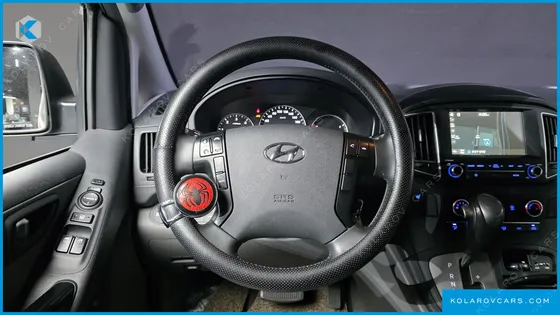 HYUNDAI STAREX VAN 5-SEATER