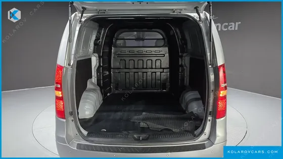 HYUNDAI STAREX VAN 5-SEATER