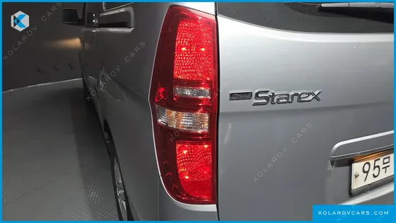 HYUNDAI STAREX VAN 5-SEATER