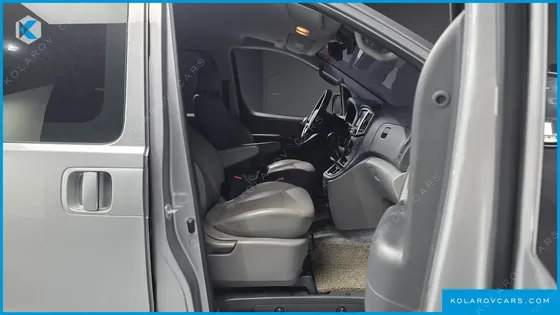 HYUNDAI STAREX VAN 5-SEATER