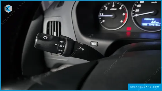 HYUNDAI STAREX VAN 5-SEATER