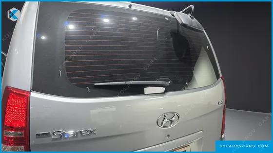 HYUNDAI STAREX VAN 5-SEATER
