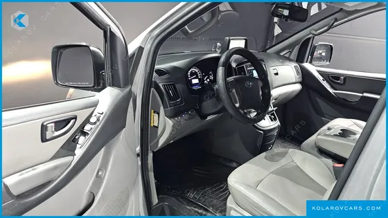 HYUNDAI STAREX VAN 3-SEATER