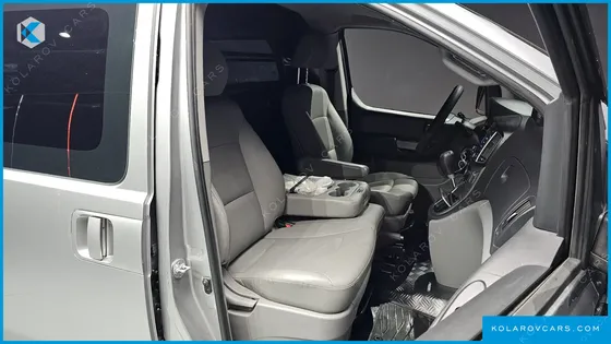HYUNDAI STAREX VAN 3-SEATER