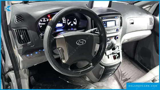 HYUNDAI STAREX VAN 3-SEATER