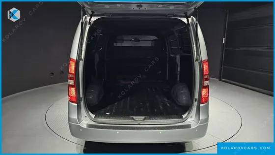 HYUNDAI STAREX VAN 3-SEATER