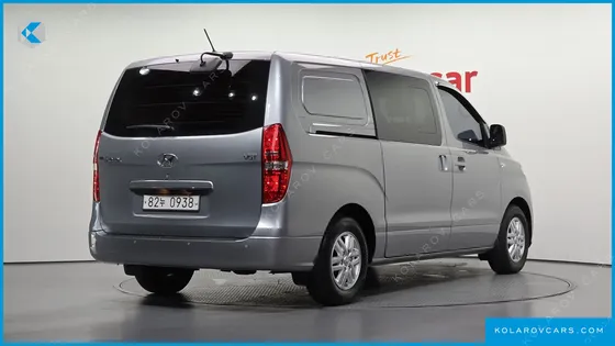 HYUNDAI STAREX VAN 5-SEATER