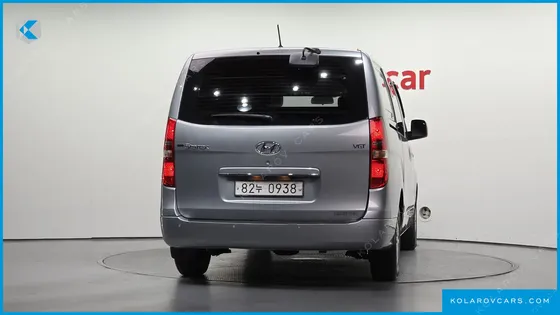 HYUNDAI STAREX VAN 5-SEATER