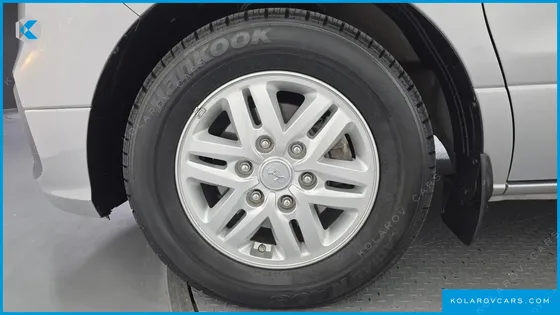 HYUNDAI STAREX VAN 5-SEATER