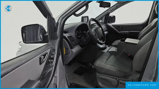 HYUNDAI STAREX VAN 5-SEATER