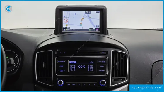 HYUNDAI STAREX VAN 5-SEATER