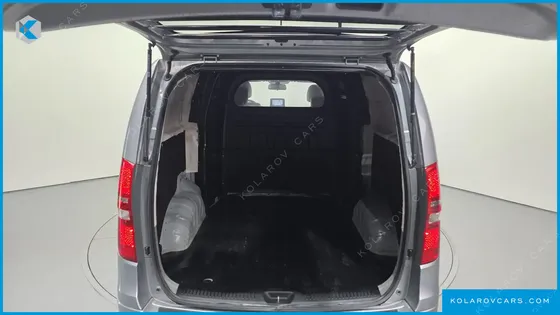HYUNDAI STAREX VAN 5-SEATER