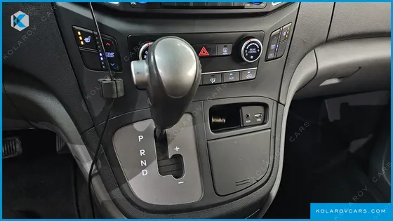 HYUNDAI STAREX URBAN 9-SEATER