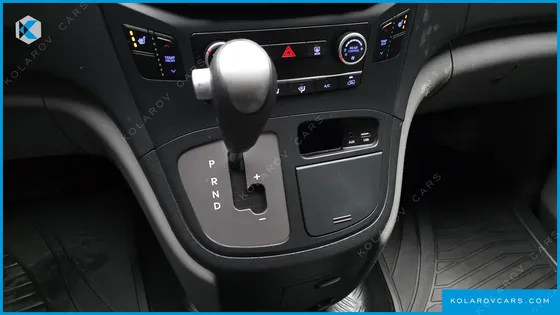 HYUNDAI STAREX WAGON 11-SEATER