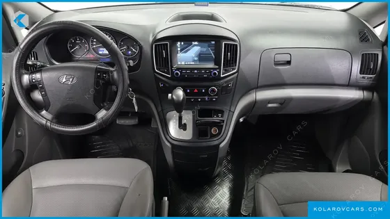 HYUNDAI STAREX VAN 5-SEATER