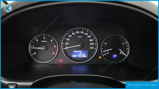 HYUNDAI STAREX VAN 5-SEATER