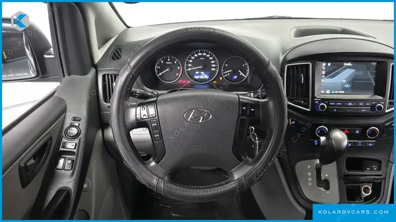 HYUNDAI STAREX VAN 5-SEATER