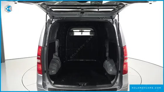 HYUNDAI STAREX VAN 5-SEATER