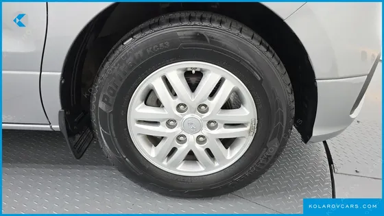 HYUNDAI STAREX VAN 5-SEATER