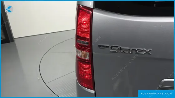 HYUNDAI STAREX VAN 5-SEATER