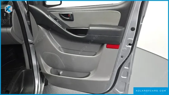 HYUNDAI STAREX VAN 5-SEATER