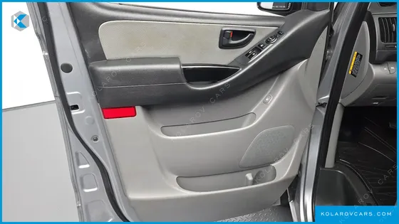 HYUNDAI STAREX VAN 5-SEATER