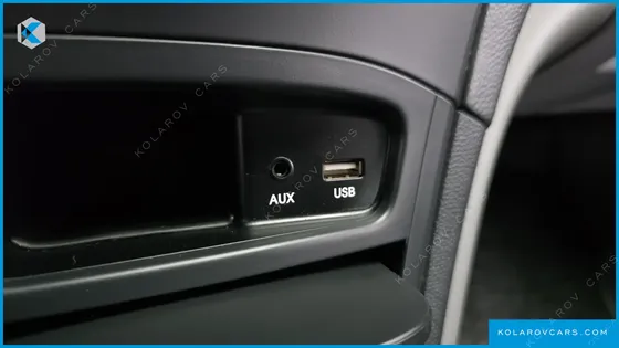 HYUNDAI STAREX VAN 5-SEATER