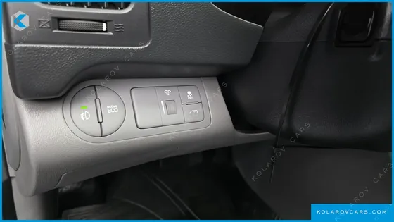 HYUNDAI STAREX VAN 5-SEATER