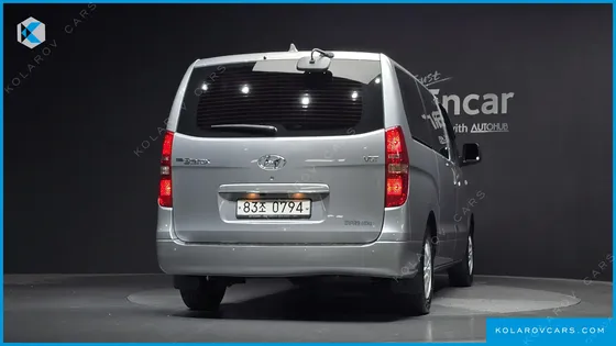 HYUNDAI STAREX VAN 5-SEATER