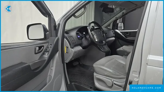 HYUNDAI STAREX VAN 5-SEATER