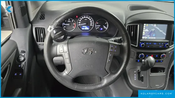 HYUNDAI STAREX VAN 5-SEATER