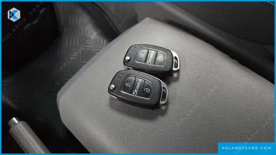 HYUNDAI STAREX VAN 5-SEATER