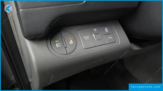 HYUNDAI STAREX VAN 5-SEATER