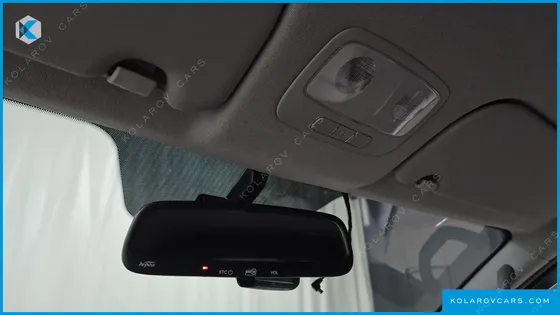 HYUNDAI STAREX VAN 5-SEATER