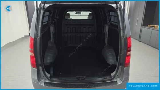 HYUNDAI STAREX VAN 5-SEATER