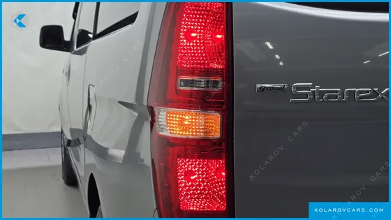 HYUNDAI STAREX VAN 5-SEATER